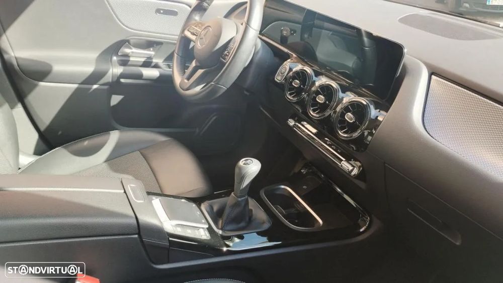 Mercedes-Benz B 180 d Style Plus - 11