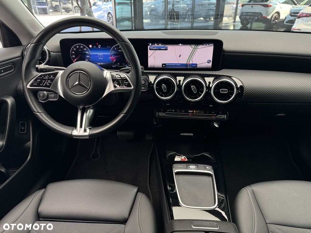 Mercedes-Benz CLA 200 7G-DCT - 16