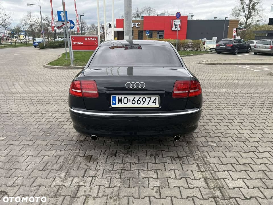Audi A8 4.2 Quattro - 2