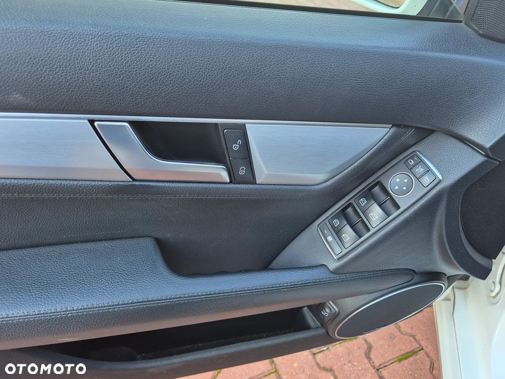 Mercedes-Benz Klasa C 350 CDI DPF (BlueEFFICIENCY) 7G-TRONIC Avantgarde - 24