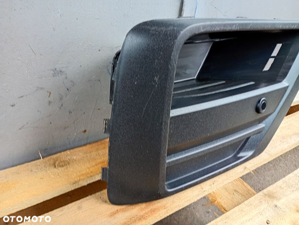 atrapa kratka zderzaka przednia prawa przód czujnik pdc vw crafter II 7C man tge 2022r 7C0853666 - 2