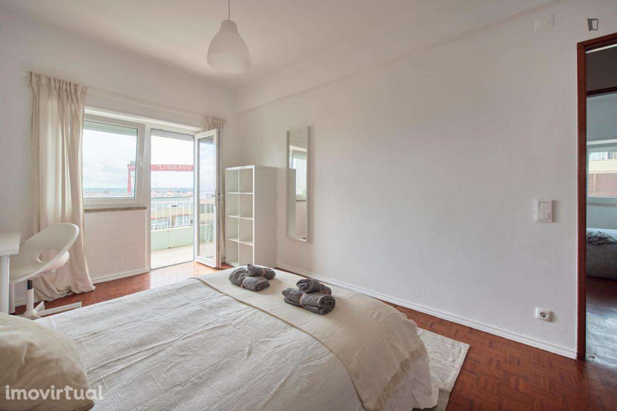 Quarto - localizado em Almada Lisbon - Grande imagem: 3/60