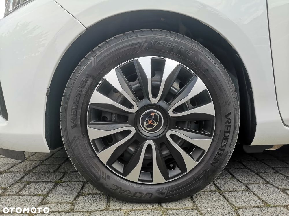 Toyota Yaris Hybrid 100 Sol - 28