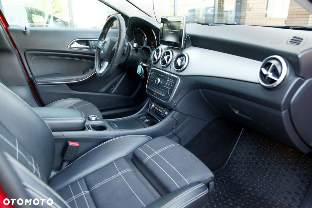 Mercedes-Benz GLA 180 7G-DCT Style - 10