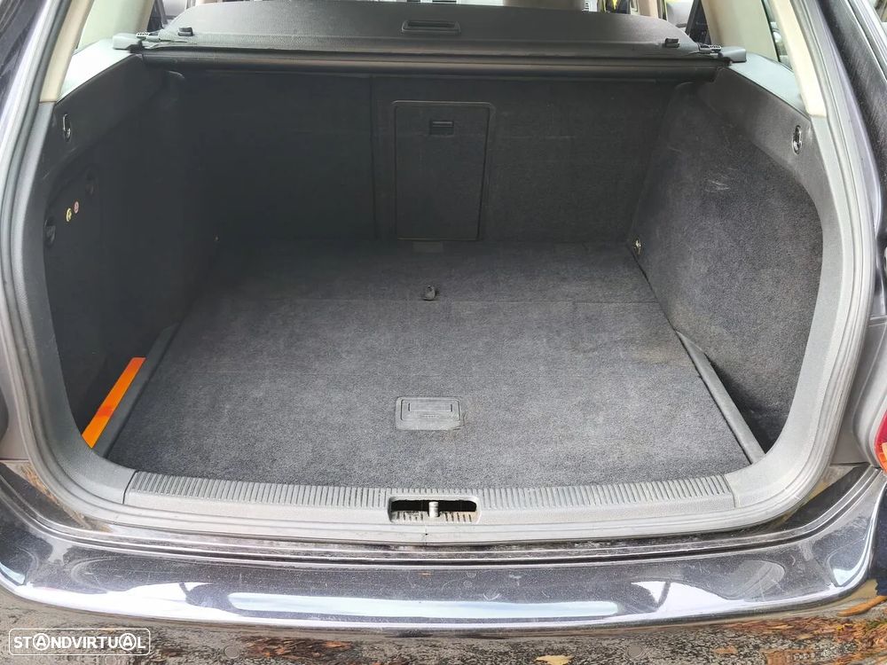 VW Golf Variant 1.9 TDi DPF Confortline DSG - 16