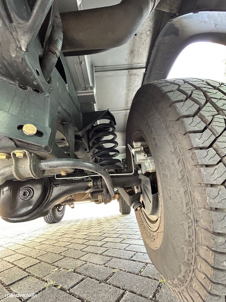 Land Rover Defender 90 2.4 CRD S - 31