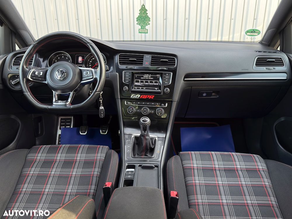 Volkswagen Golf - 30