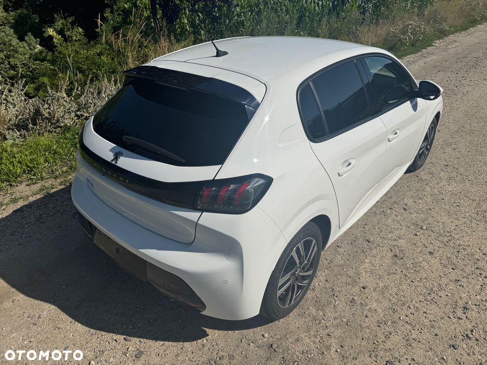 Peugeot 208 - 23