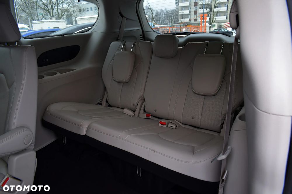 Chrysler Pacifica - 7