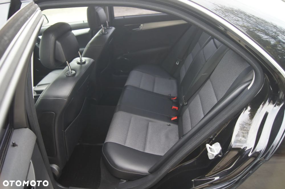 Mercedes-Benz Klasa C 180 Kompressor BlueEFFICIENCY Avantgarde - 20