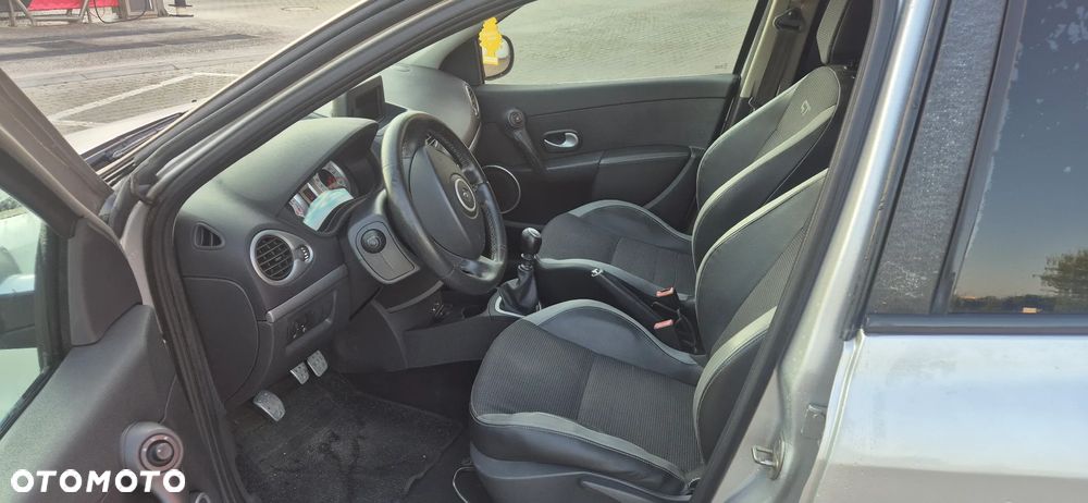 Renault Clio - 8