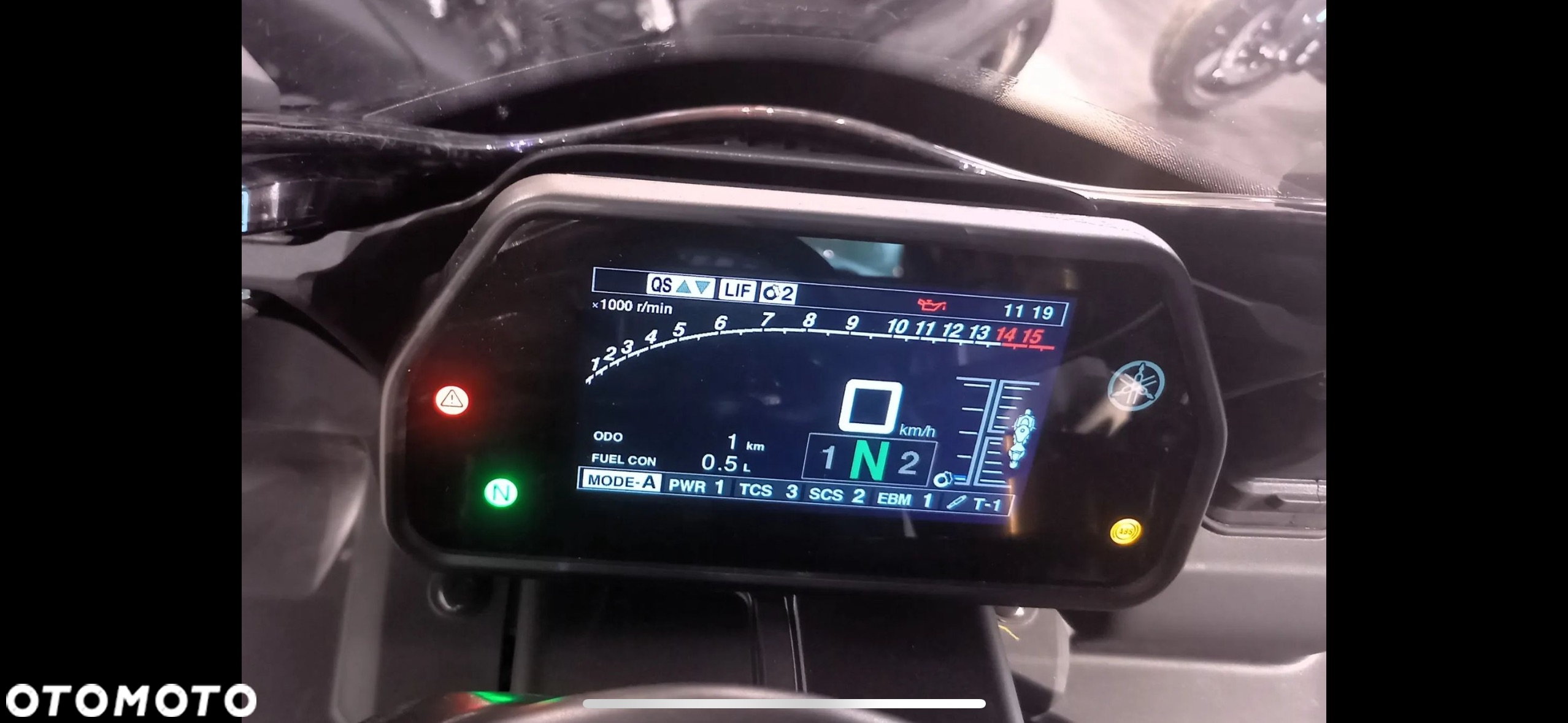 Yamaha R1 - 6