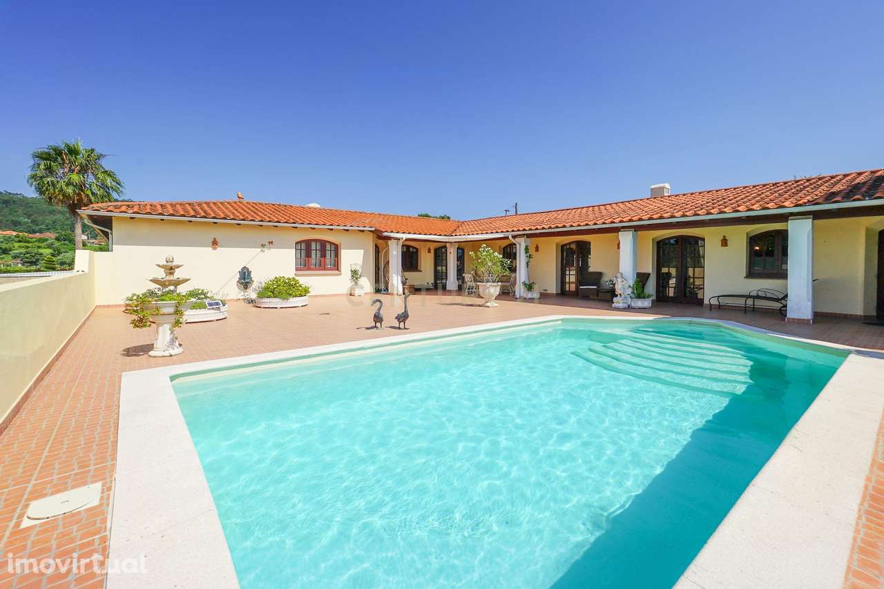 Moradia T5 com piscina, terraços, sauna,adega,arrúmos, jardim,garagens - Grande imagem: 2/51