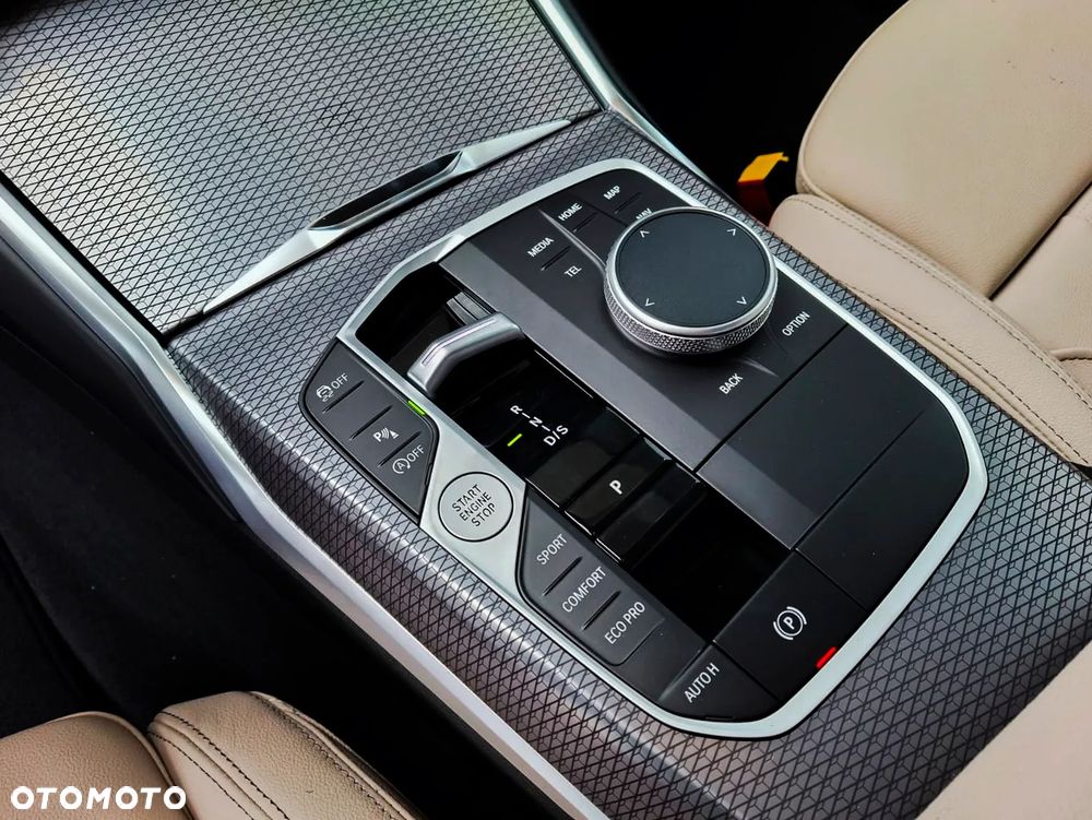 BMW Seria 3 320i xDrive M Sport - 21