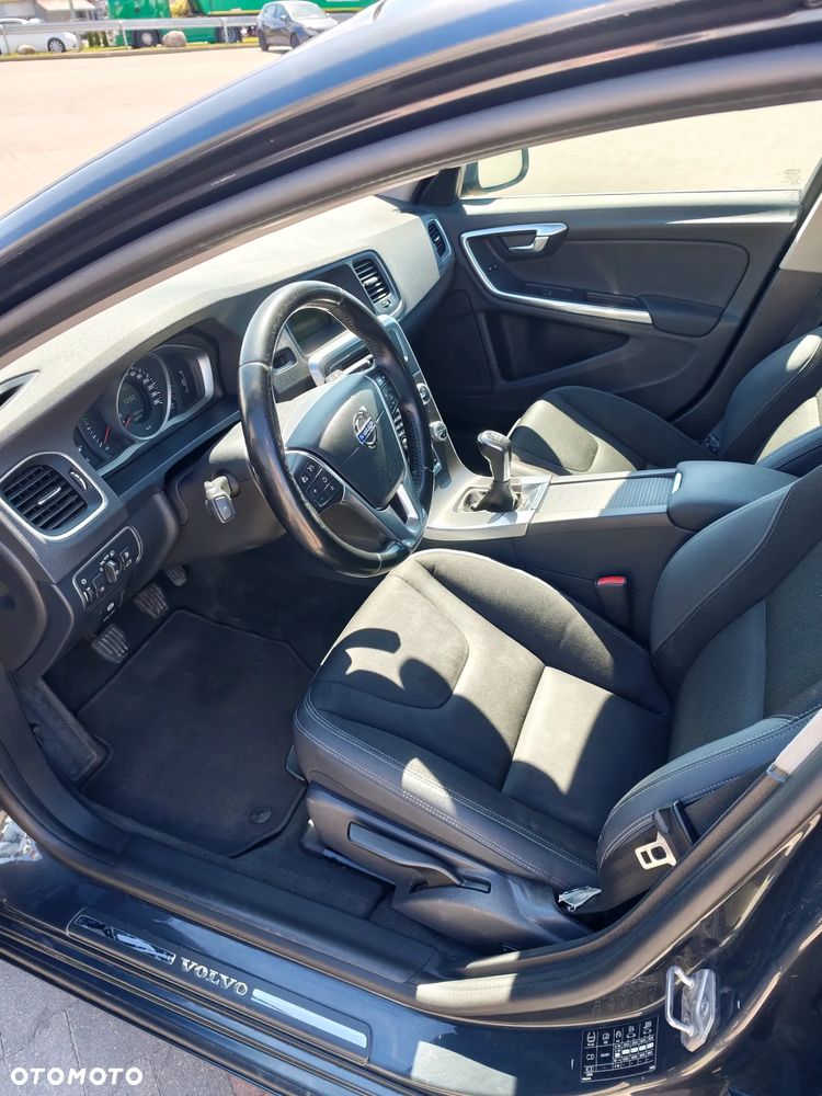 Volvo V60 D4 Drive-E Momentum - 13
