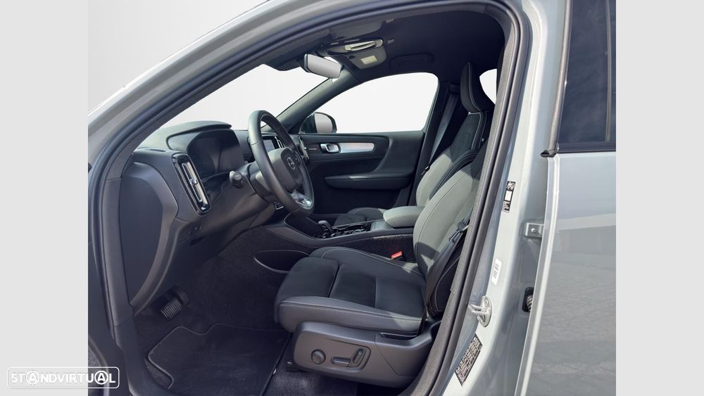 Volvo XC 40 2.0 B3 Plus Dark — fotografia 10