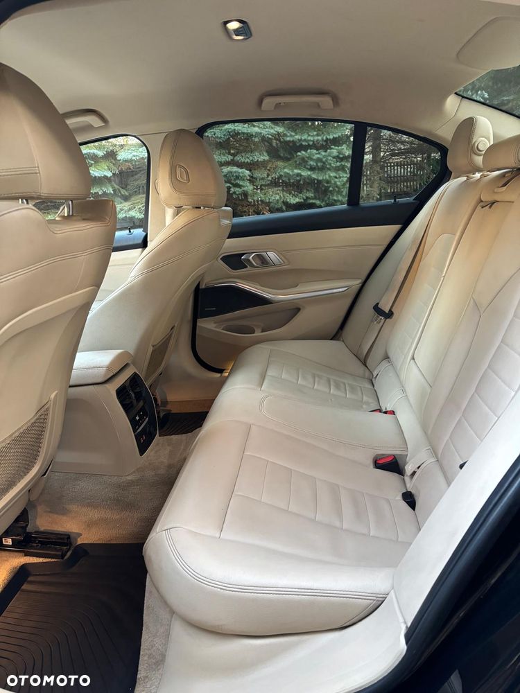 BMW Seria 3 330i - 10