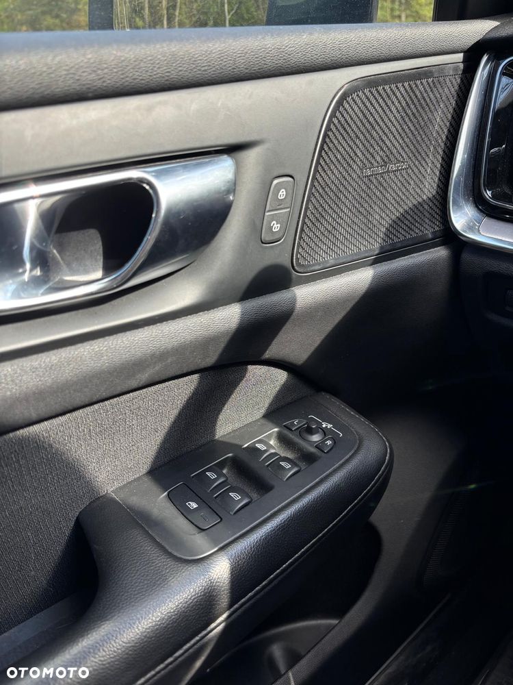 Volvo V60 T4 Momentum - 33