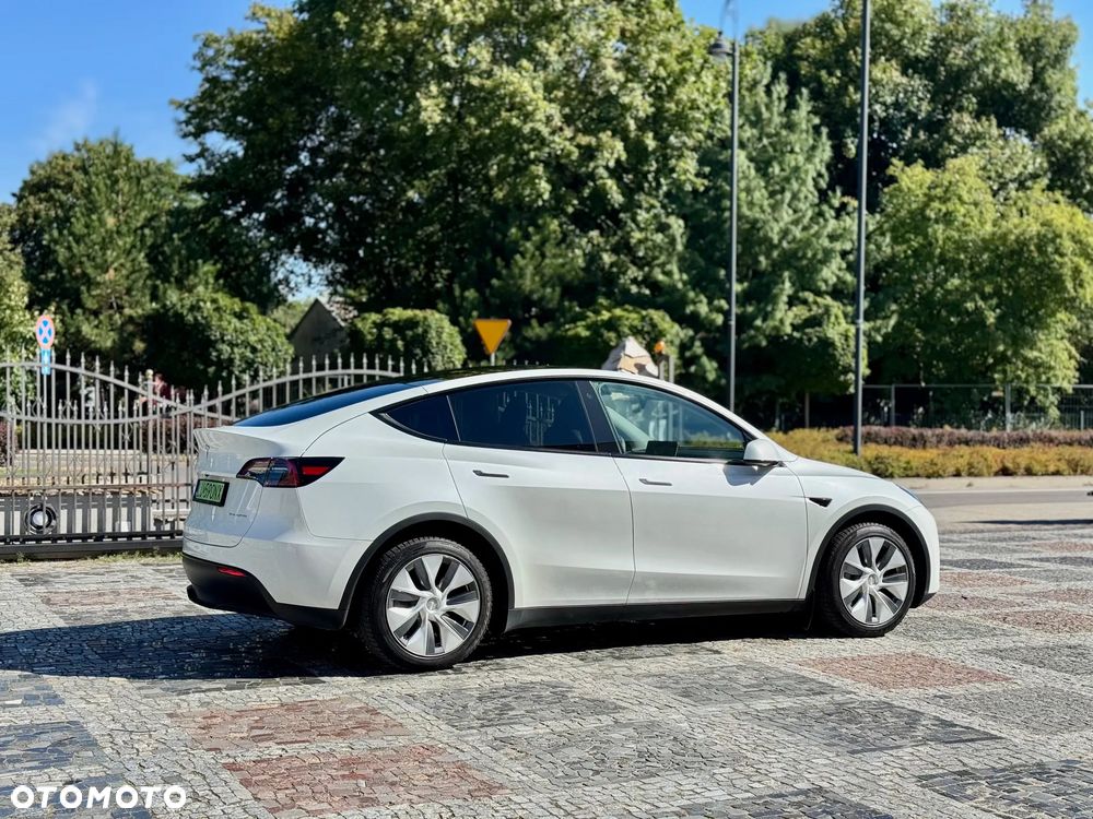 Tesla Model Y - 4