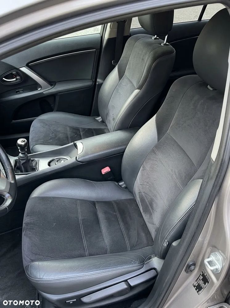 Toyota Avensis 1.8 Premium - 10