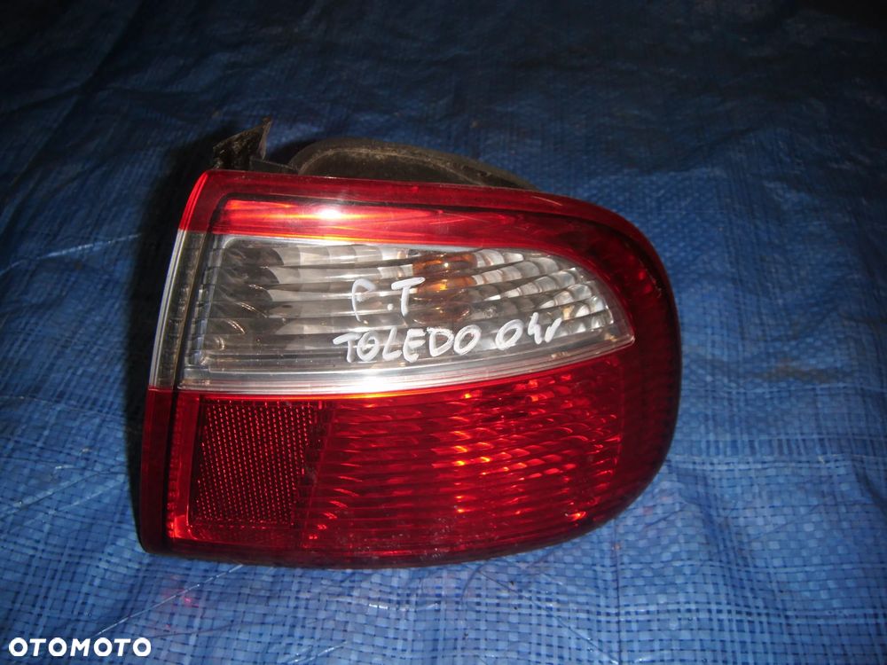 seat toledo 2 lampa prawy tył - 1