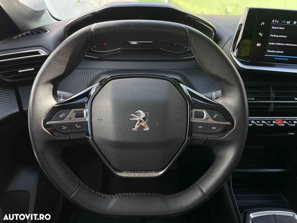 Peugeot 208 - 8