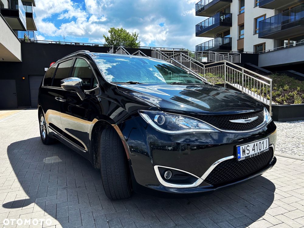 Chrysler Pacifica - 16