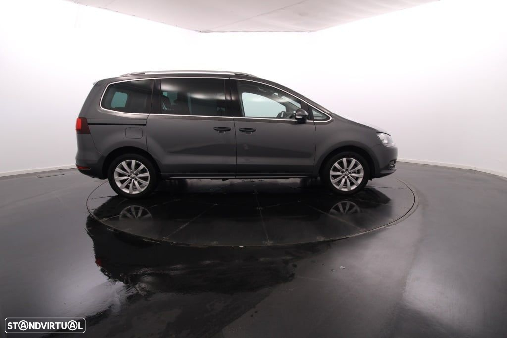VW Sharan 2.0 TDI Blue Highline DSG - 9