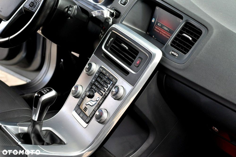 Volvo V60 D2 Momentum - 21