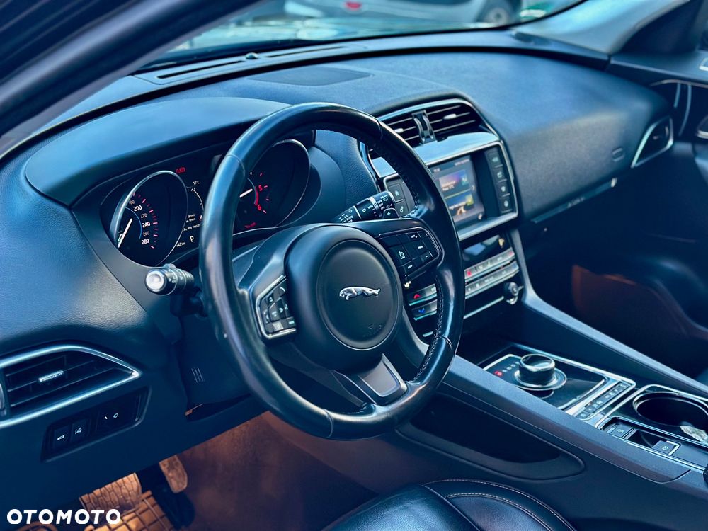 Jaguar F-Pace 20d AWD Prestige - 12
