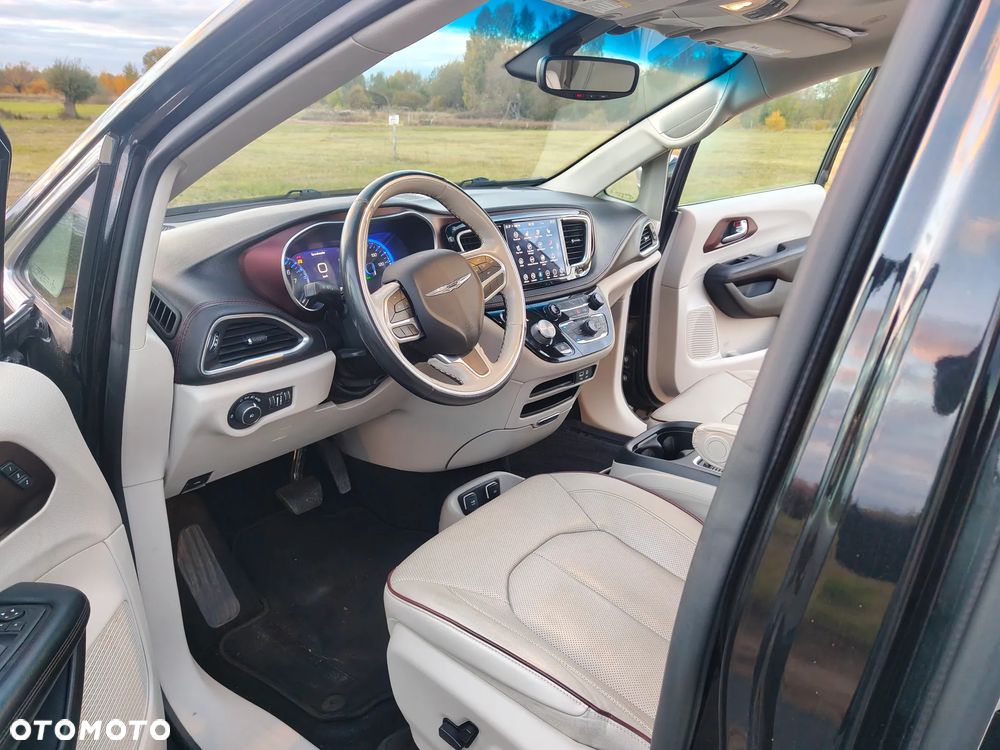 Chrysler Pacifica - 25