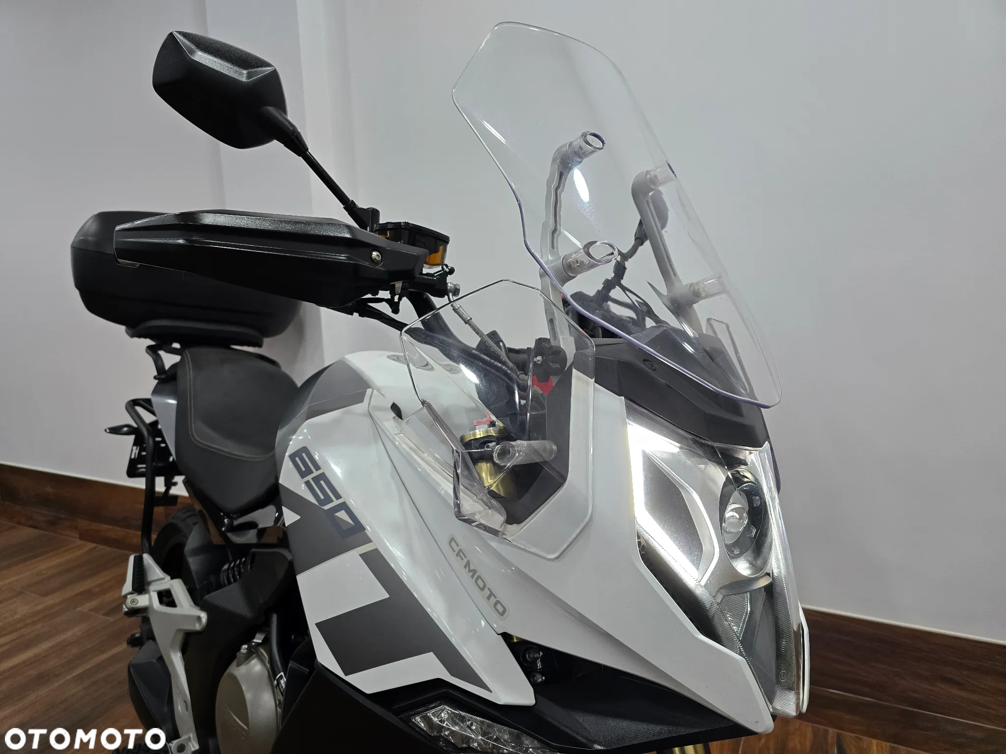 CFMoto MT - 9