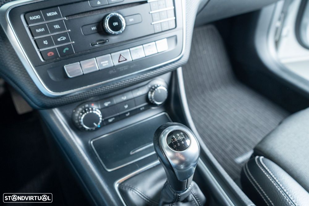 Mercedes-Benz A 180 d AMG Line - 21