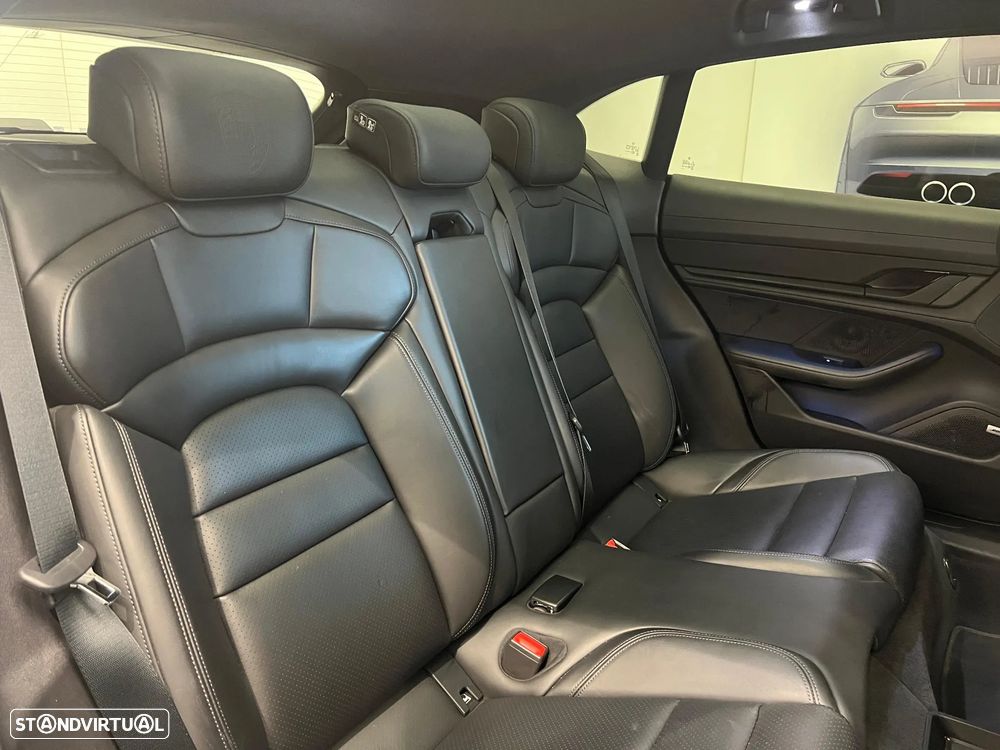 Porsche Taycan Cross Turismo 4 - 30