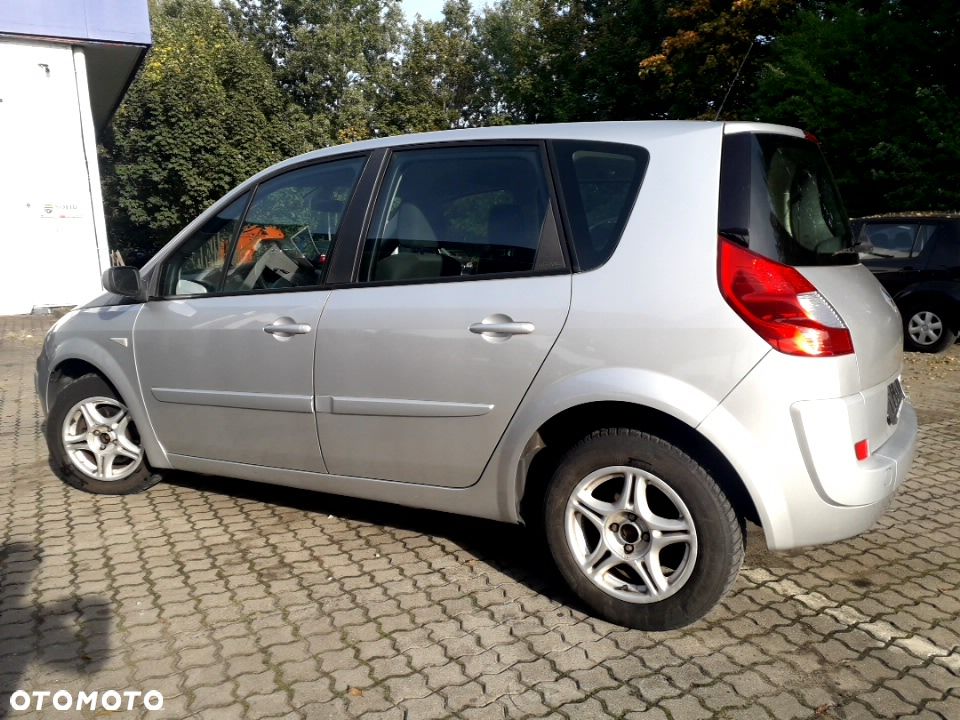 Renault Scenic 1.6 16V Confort Expression - 11