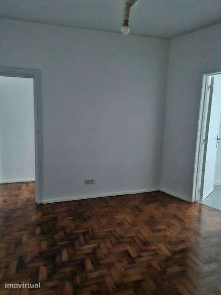 Apartamento T2, Rua Luz Soriano n10 RC Esq. - Grande imagem: 4/7