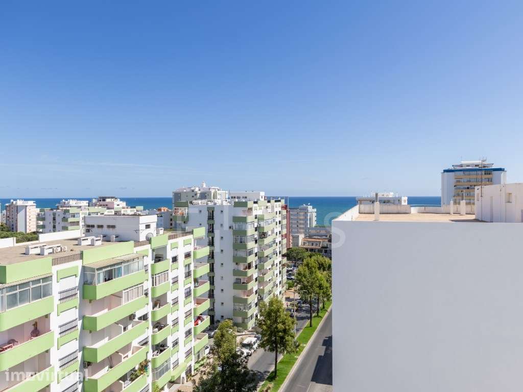 Apartamento T4 em Quarteira com terraço e lareira, junto à praia - Grande imagem: 2/30