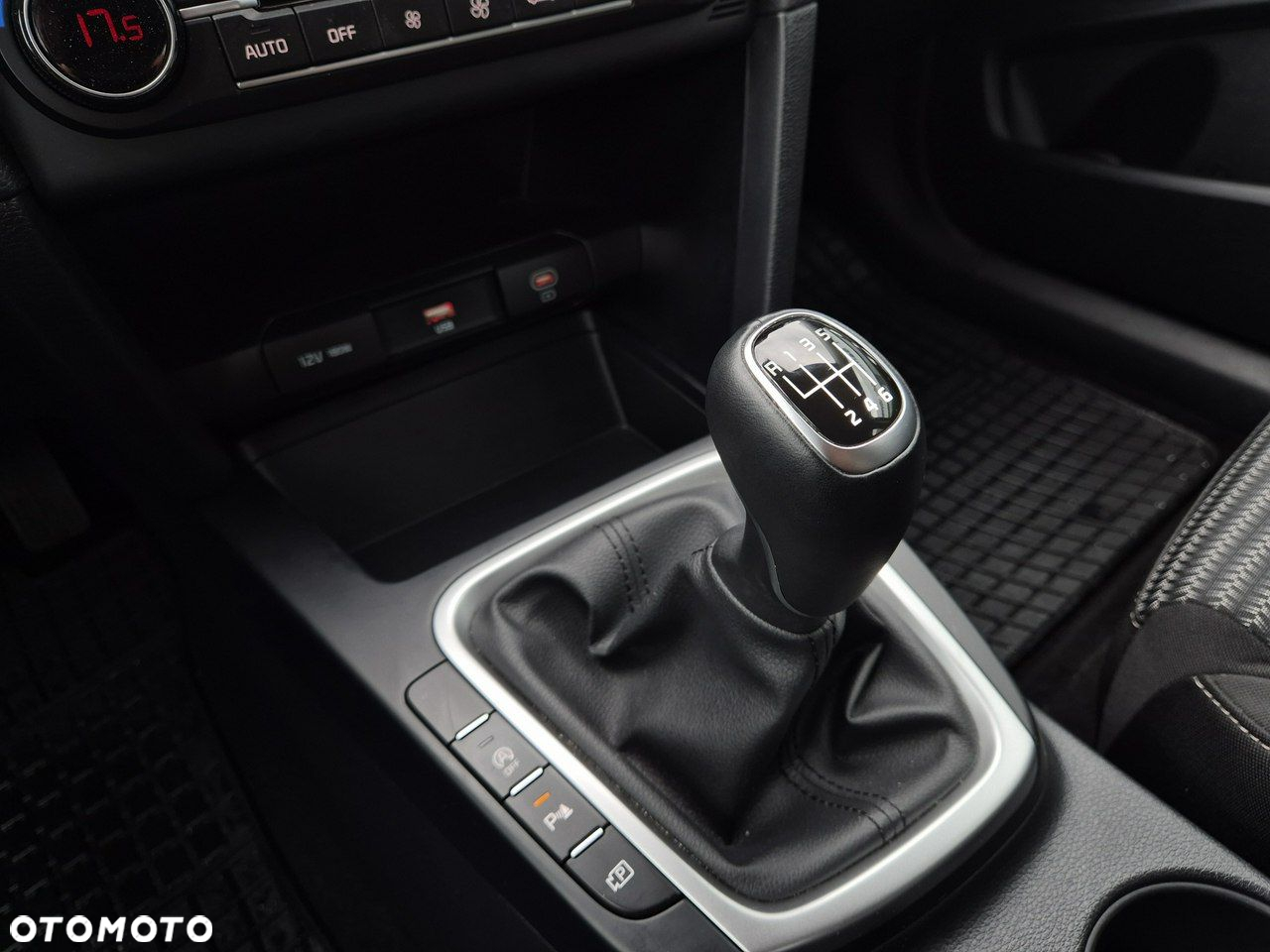 Kia XCeed - 30