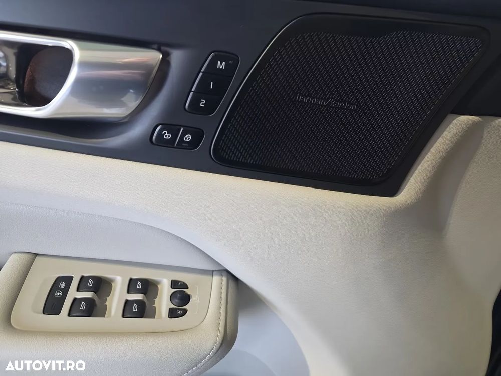 Volvo XC 60 T6 AWD Recharge Plus Bright - 14