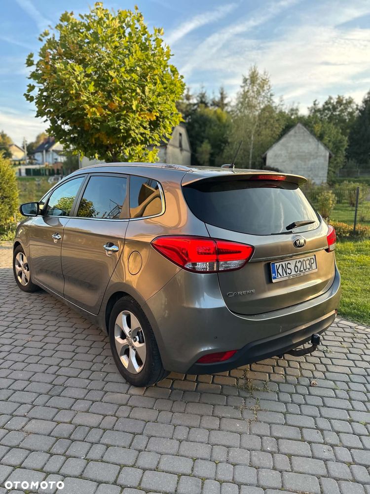 Kia Carens - 5