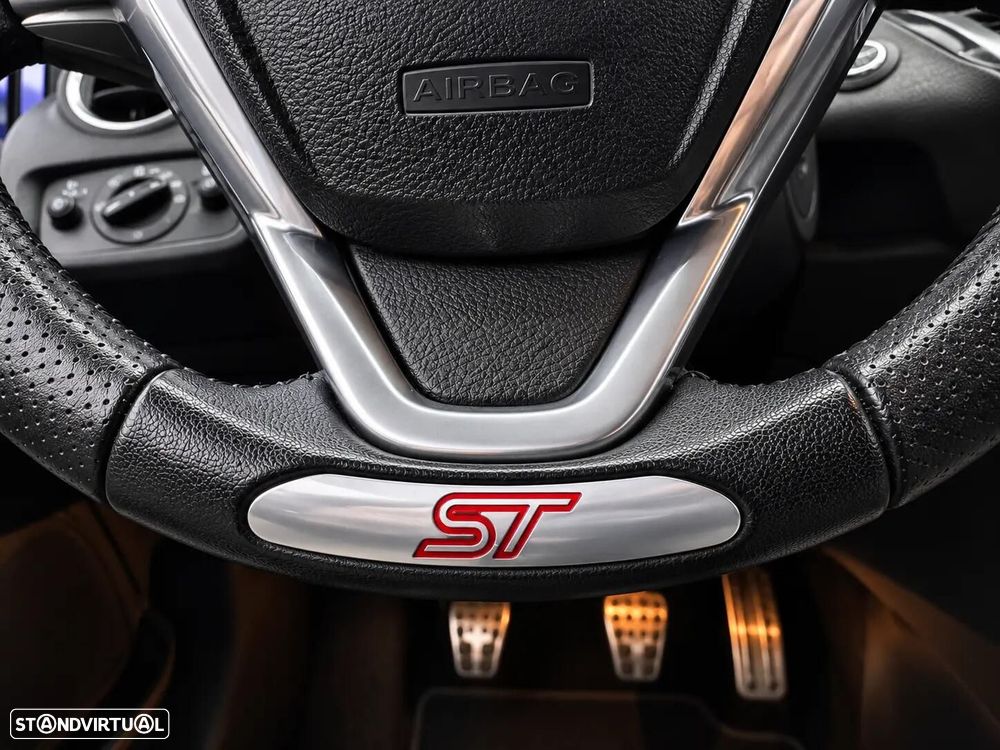 Ford Fiesta 1.6 EcoBoost c/ Pack Pele Desportiva ST - 14