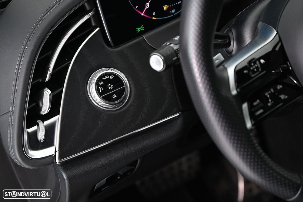 Mercedes-Benz E 300 e AMG Line - 21