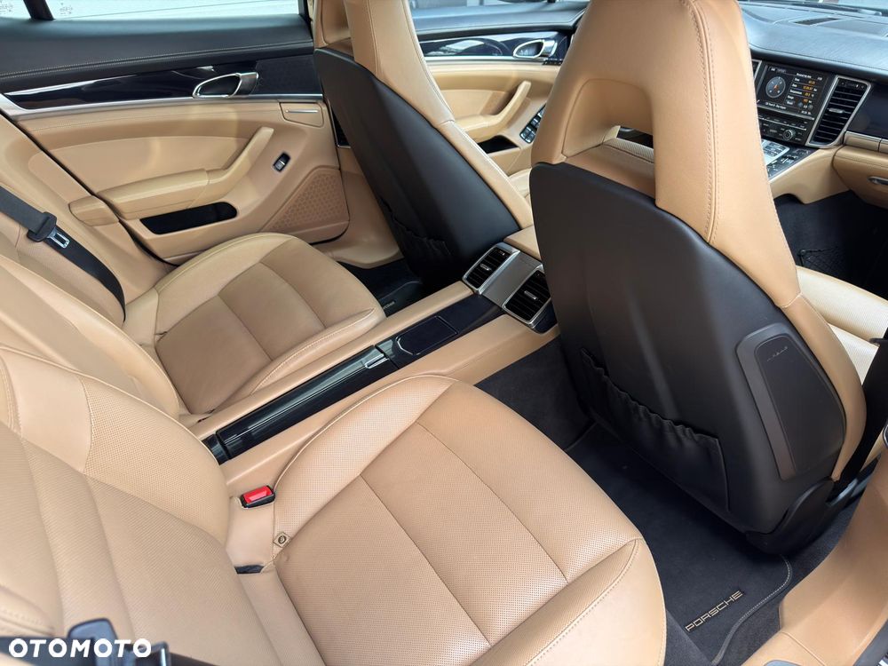 Porsche Panamera 4 - 24