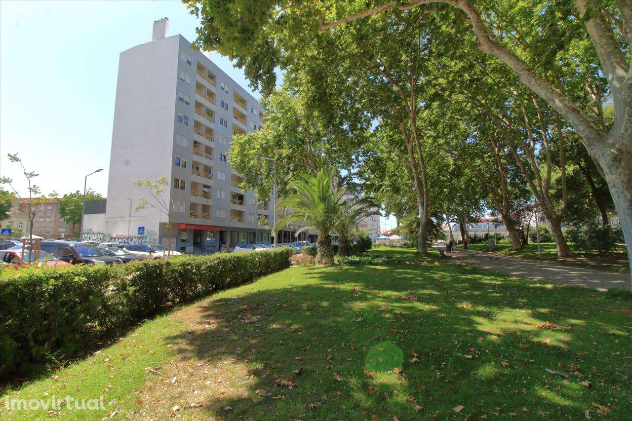 APARTAMENTO T3 ARRENDADO ATÉ AGOSTO DE 2026, EM SETÚBAL - Grande imagem: 2/12