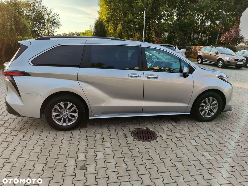 Toyota Sienna - 10