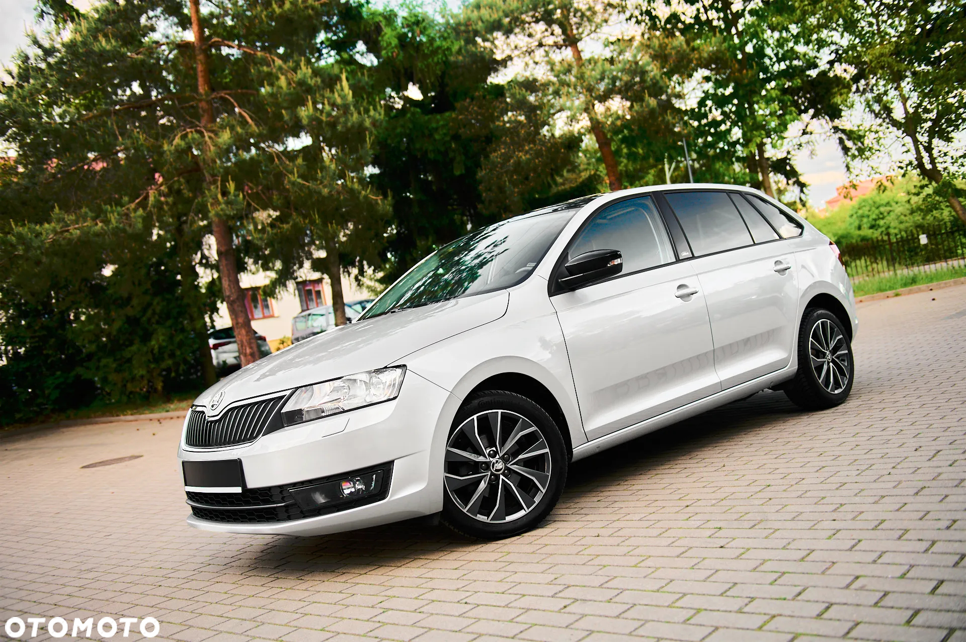 Skoda RAPID Spaceback 1.2 TSI (Green tec) Cool Edition Red & Grey - 5