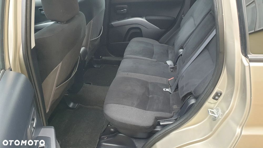 Mitsubishi Outlander 2.0 DI-D 4WD Invite - 18