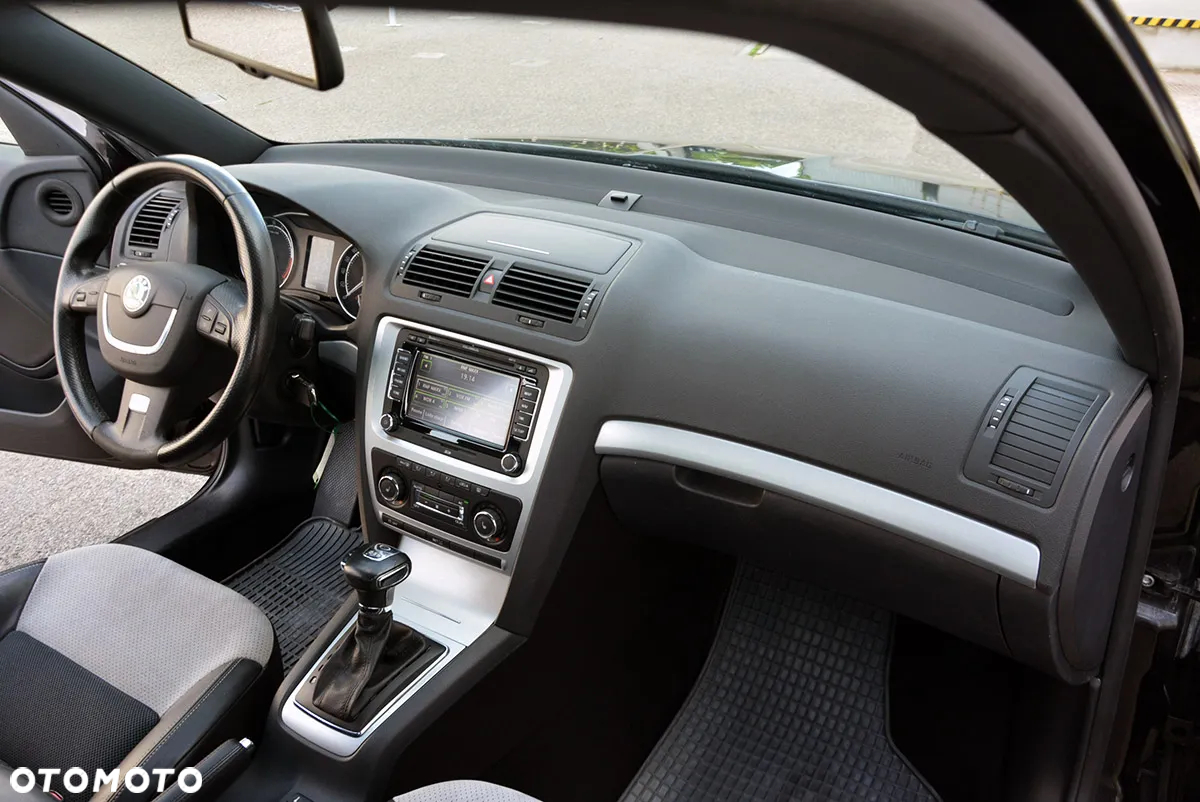 Skoda Octavia Combi 2.0 TDI CR DPF DSG RS - 30