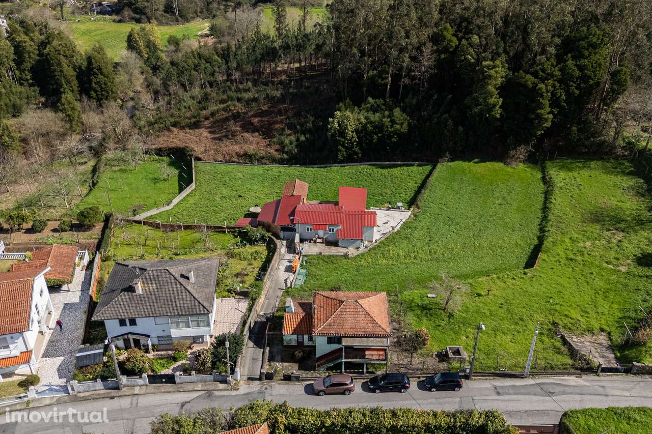 Moradia para reabilitação com terreno em Oliveira de Azeméis - Grande imagem: 3/17