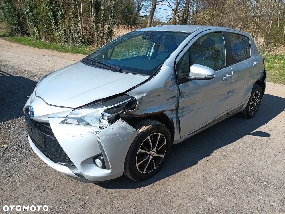 Toyota Yaris Hybrid 100 Active - 3